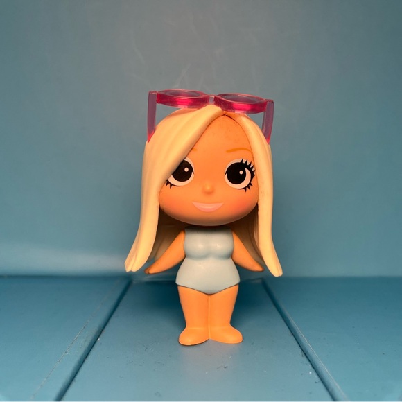 Funko Mystery Mini - Day-to-Night Barbie + Malibu Barbie - Picture 4 of 6